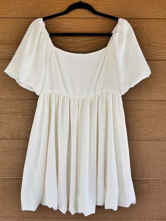 Unbranded Dresses & Skirts - HYFVE NWT Cream Scoop Neck Flutter Sleeve Midi Dress -Sz S